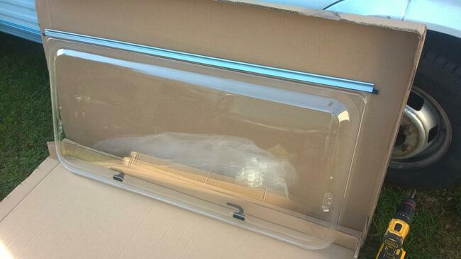 okno do przyczepy kempingowej kampera 126 cm x 63 cm nowe