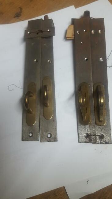 Zawiasy okienne , sufrygle okienne - stary typ