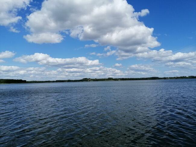 Domek Borsuk w lesie nad jeziorem Sasek Wielki Nocleg Mazury