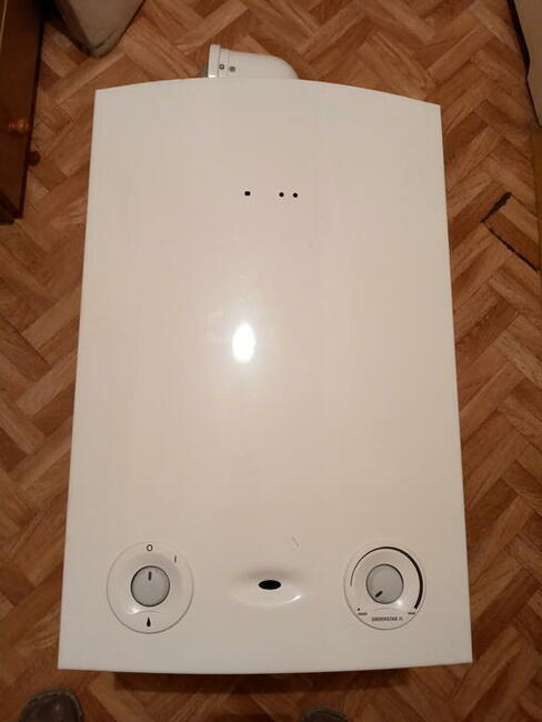 PRZEPŁYWOWY OGRZEWACZ WODY