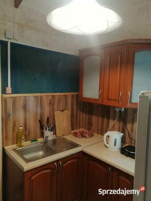 Domek Borsuk w lesie nad jeziorem Sasek Wielki Nocleg Mazury