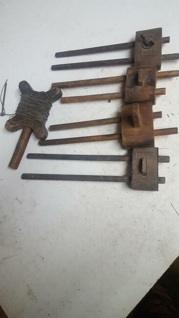 Zawiasy okienne , sufrygle okienne - stary typ