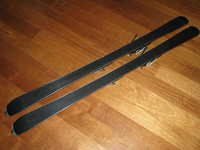 Narty zjazdowe Rossignol Axium długość 150 cm z wiązaniami