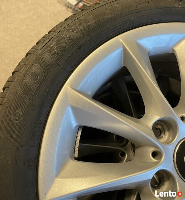 Komplet oryginalnych kół zimowych na aluminiowych felgach