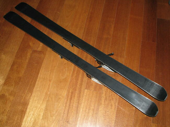 Narty zjazdowe Rossignol Axium długość 150 cm z wiązaniami