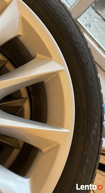 Komplet oryginalnych kół zimowych na aluminiowych felgach