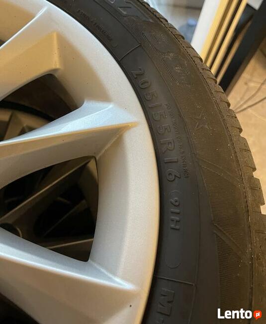 Komplet oryginalnych kół zimowych na aluminiowych felgach