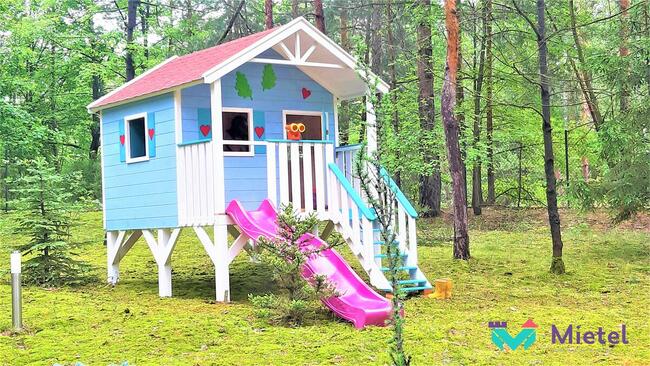 Wyjątkowy domek drewniany dla dziecka ze zjeżdżalnią zestaw