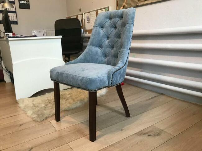 firma tapicerska zaczyna produkcje krzeselke krzesel