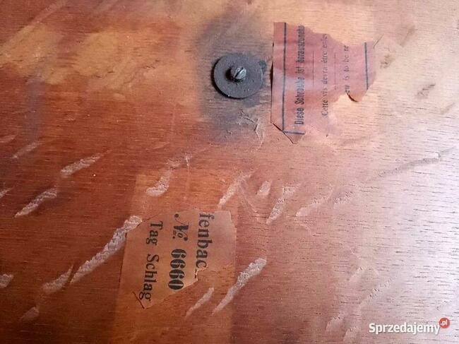 Zegar wiszący skrzynkowy