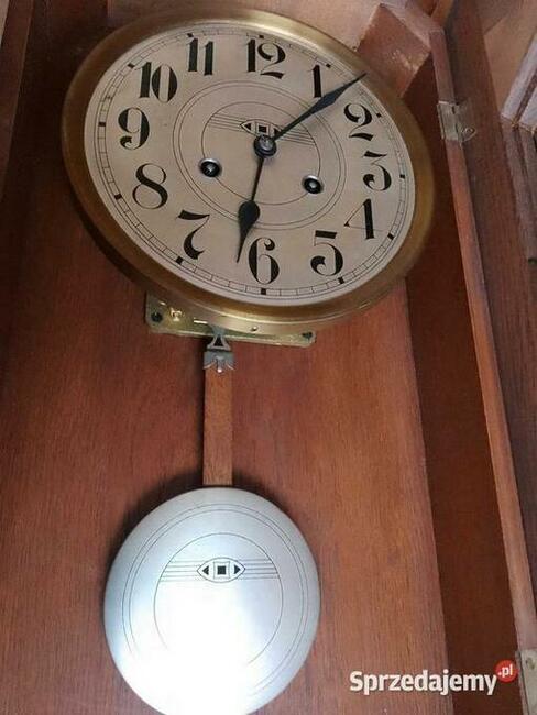 Zegar wiszący skrzynkowy