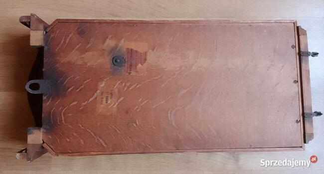 Zegar wiszący skrzynkowy