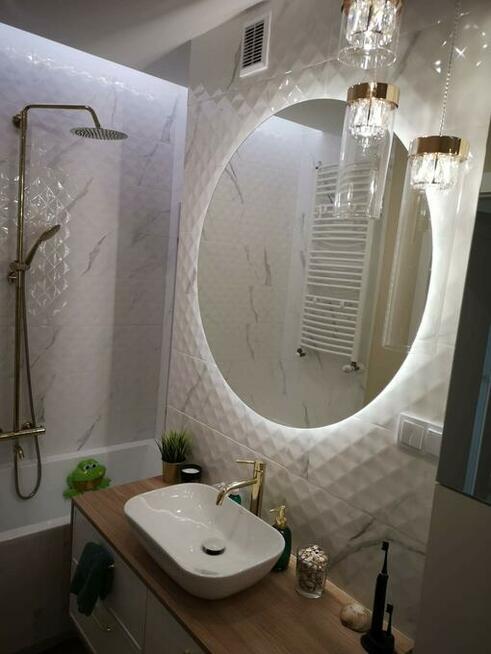 Usługi szklarskie/Szkło hartowane/Lustra/Kabiny Prysznicowe