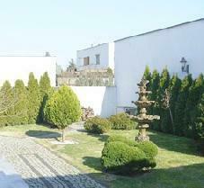 Poznan wolnostojący parterowy z użytkowym poddaszem
