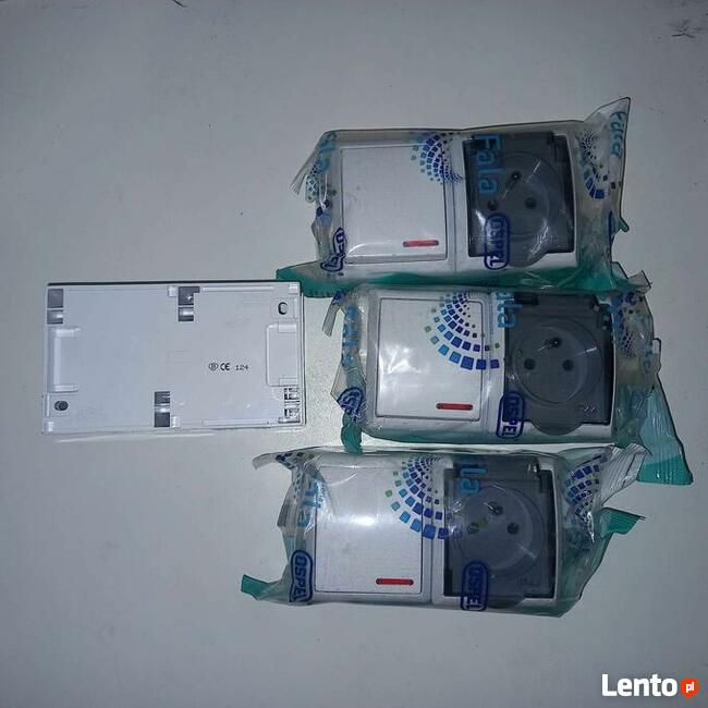 Włącznik Łącznik jednobiegunowy z podświetleniem + gniazdo