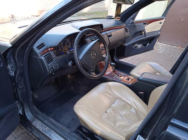 Karawan pogrzebowy-wloska zabudowa