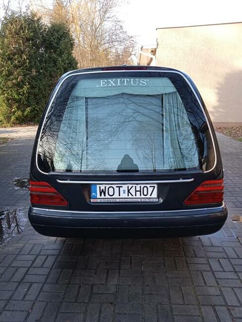 Karawan pogrzebowy-wloska zabudowa