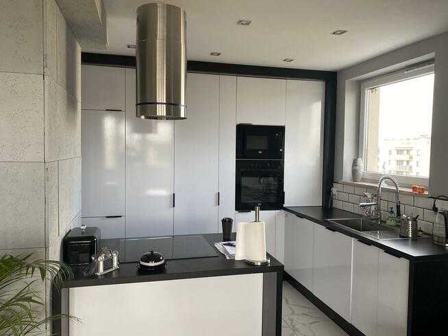 Wynajmę 3 pokojowe mieszkanie z miejscem parkingowym