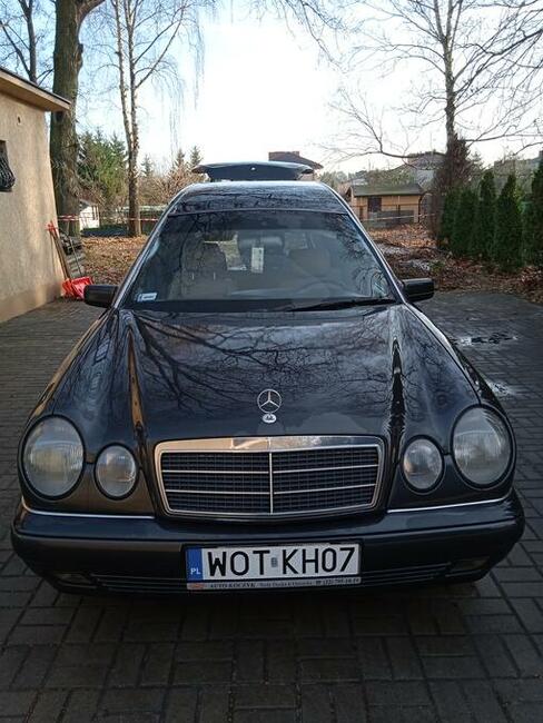 Karawan pogrzebowy-wloska zabudowa