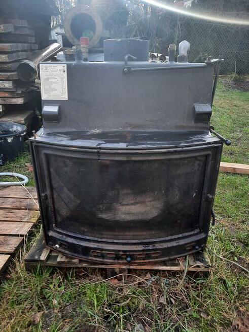 Kominek narożny z płaszczem wodnym