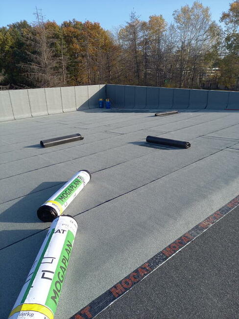 Dekarz.DACHY PŁASKIE. IZOLACJA I PAPY TERNOZGRZEWALNE