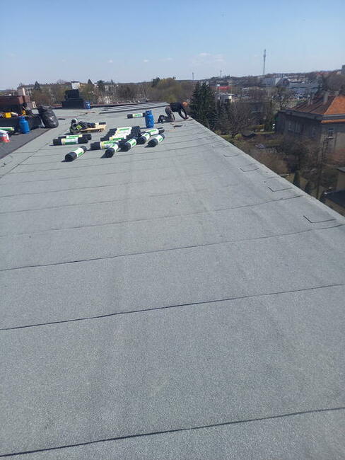 Dekarz.DACHY PŁASKIE. IZOLACJA I PAPY TERNOZGRZEWALNE