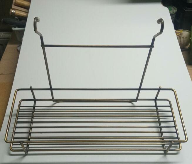 Kosze druciane wiszące , stojące .