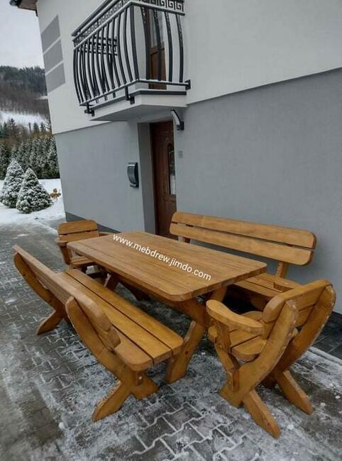 Drewniany stół malowany 2 ławki 2 fotele meble ogrodowe