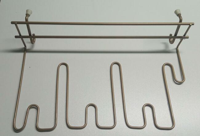 Kosze druciane wiszące , stojące .