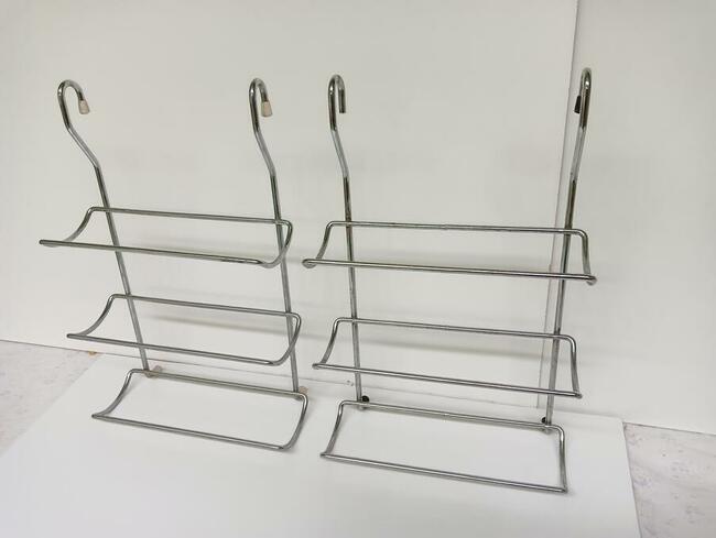 Kosze druciane wiszące , stojące .