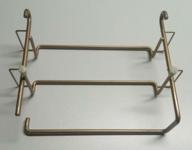 Kosze druciane wiszące , stojące .