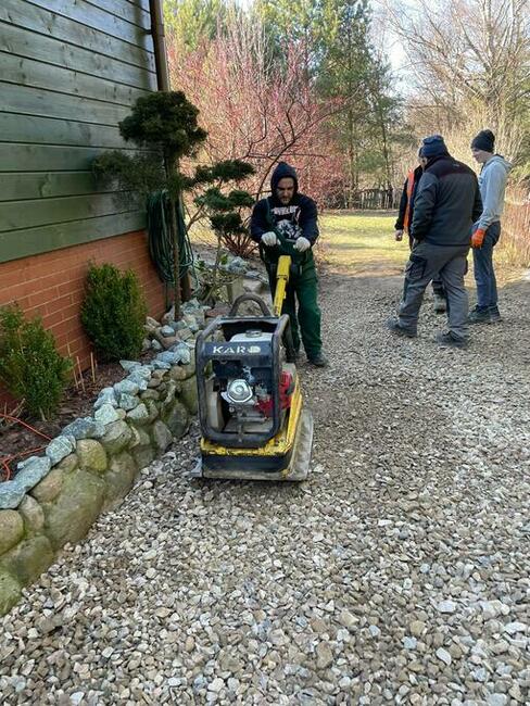 utwardzenie placów parkingi Olsztyn naprawa dróg drogi