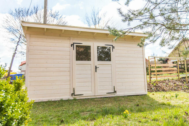 Domek + drewutnia kryta dachówką