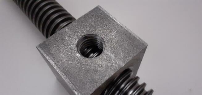 Śruba trapezowa tr 20x4 gwint ścisk stolarski do pras imadło