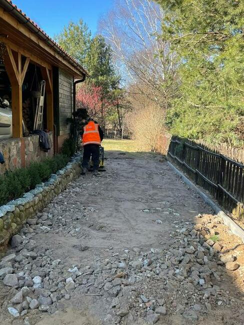 utwardzenie placów parkingi Olsztyn naprawa dróg drogi