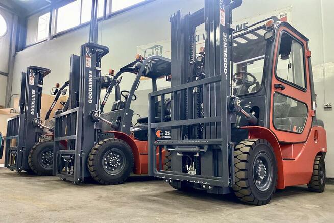 nowy wózek widłowy gazowy 7 ton LPG Triplex długie Widły