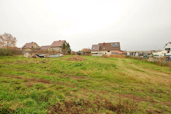 Atrakcyjna działka w Rewie blisko morza