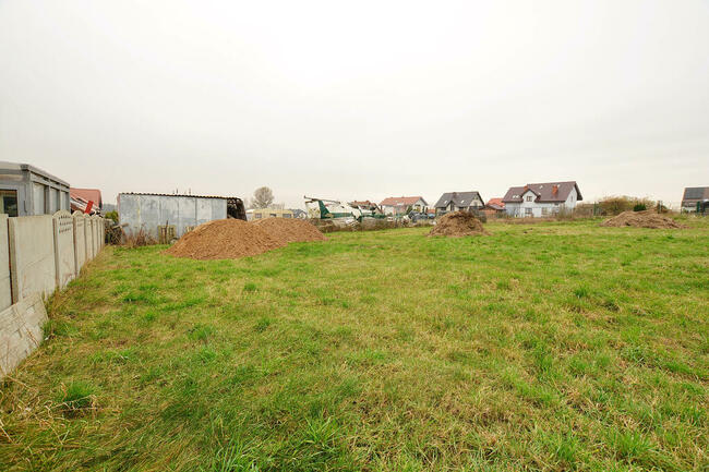 Atrakcyjna działka w Rewie blisko morza