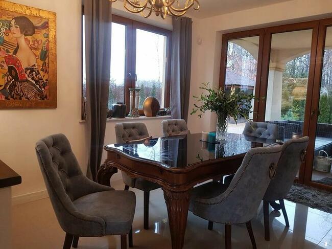 firma Perfect oferuje krzesła w nowoczesnych tkaninach