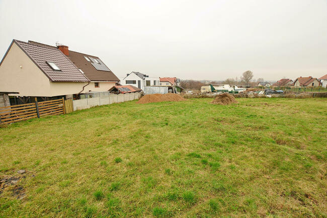 Atrakcyjna działka w Rewie blisko morza