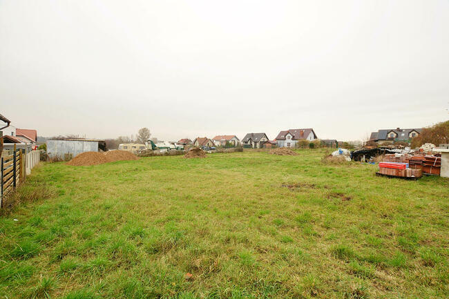 Atrakcyjna działka w Rewie blisko morza