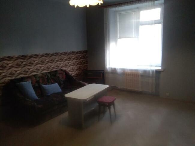 Kawalerka.- piętro 1-blisko centrum Skarżyska