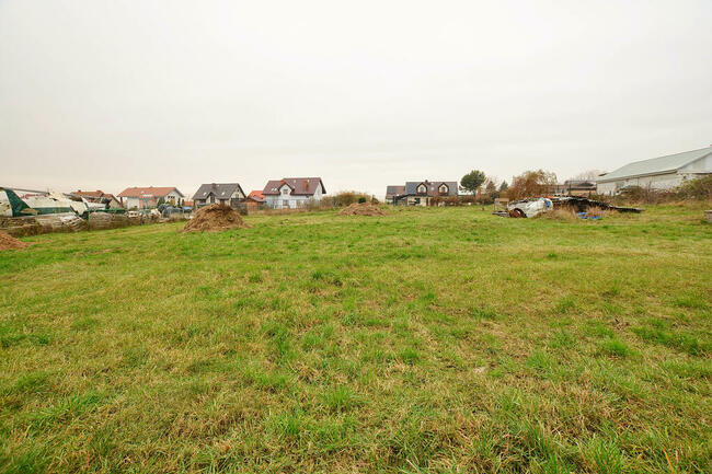 Atrakcyjna działka w Rewie blisko morza