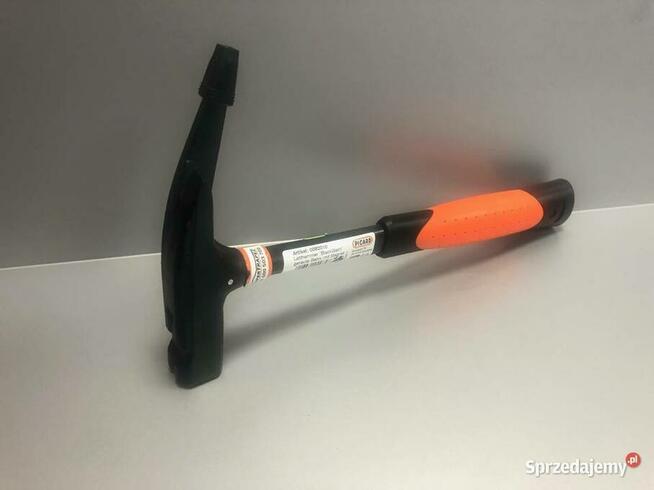 Młotek Blackgiant z silnym magnesem