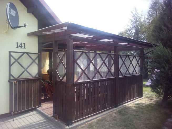 ZABUDOWY PRZYDOMOWA Z ŻALUZJAMI RUCHOMYMI