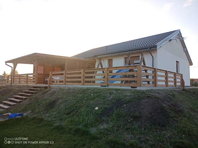 ZABUDOWY PRZYDOMOWA Z ŻALUZJAMI RUCHOMYMI