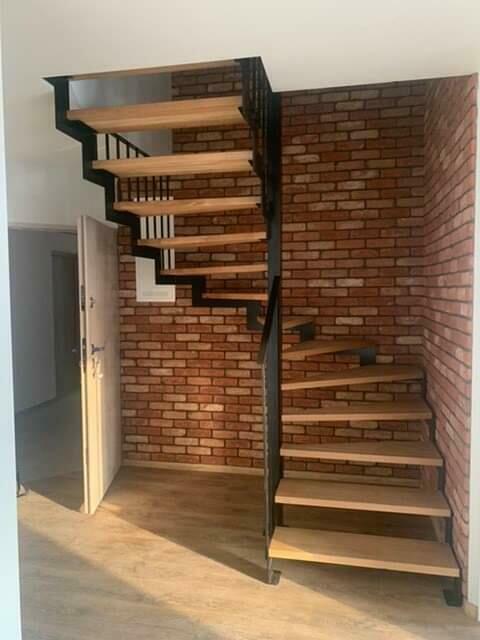 Schody metalowe, nierdzewne, na konstrukcji