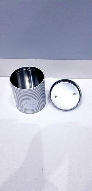 Metalowy pojemnik do przechowywania