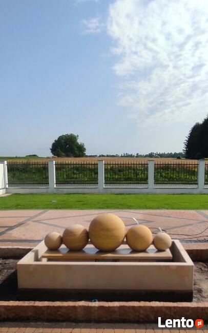 Piękna, nowoczesna fontanna ogrodowa z piaskowca kamień