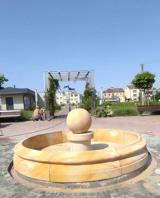 Fontanna z piaskowca kamienia naturalnego